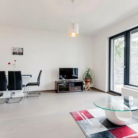 Waltrovka Garden With Parking, Netflix, Hbo